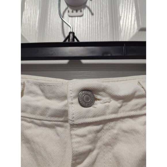 Levi's‎ High Waisted Mom Shorts Relaxed Women’s W29 White MSRP $50 Pristine - Picture 5 of 10